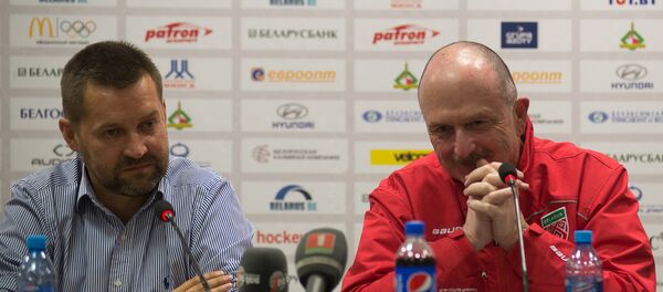 Председатель ФХРБ Игорь Рачковский (слева) и главный тренер сборной Беларуси Дэйв Льюис Председатель ФХРБ Игорь Рачковский (слева) и главный тренер сборной Беларуси Дэйв Льюис - Sputnik Беларусь