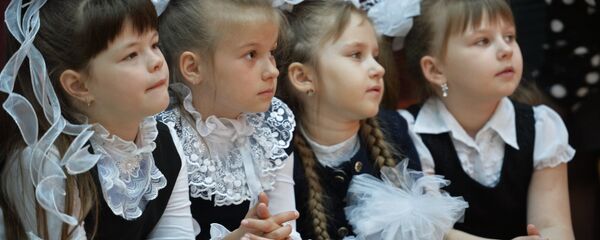 Вучні на свяце ў школе - Sputnik Беларусь