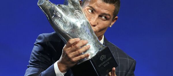 Роналду во время награждения в Монако Роналду во время награждения в Монако - Sputnik Беларусь