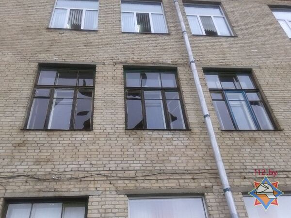 Градом выбило окна в школе в Добруше - Sputnik Беларусь