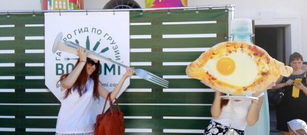 Глина, танцы и селфи с хачапури: вторая Тбилисоба прошла в Минске - Sputnik Беларусь