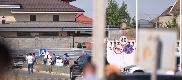 Правоохранительные органы работают на месте взрыва в посольстве Китая в Бишкеке Правоохранительные органы работают на месте взрыва в посольстве Китая в Бишкеке - Sputnik Беларусь