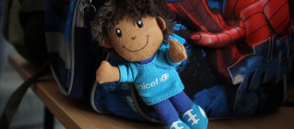 Сотрудники комиссариата ООН по делам беженцев привезли помощь афганским детям - Sputnik Беларусь