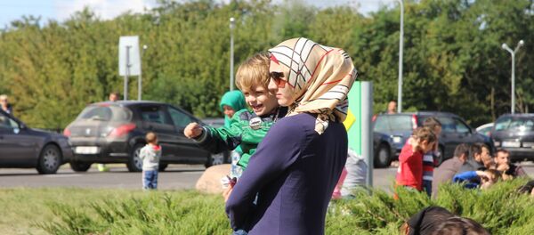 Беженцы у пункта пропуска Брест летом 2016 года - Sputnik Беларусь