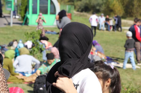 Беженцы из Чечни разбили лагерь у белорусско-польской границы - Sputnik Беларусь