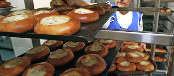 Работа столовой-пекарни, архивное фото Работа столовой-пекарни, архивное фото - Sputnik Беларусь