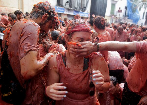 Участники Томатины во время праздника. - Sputnik Беларусь