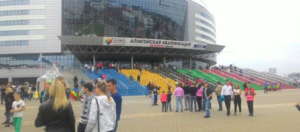 Болельщики возле Минск-Арены - Sputnik Беларусь