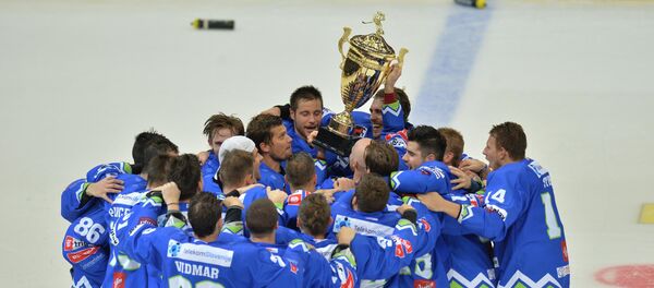 Победный кубок у сборной Словении - Sputnik Беларусь