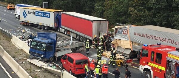 Авария под Ганновером, в которой погиб дальнобойщик из Беларуси Авария под Ганновером, в которой погиб дальнобойщик из Беларуси - Sputnik Беларусь
