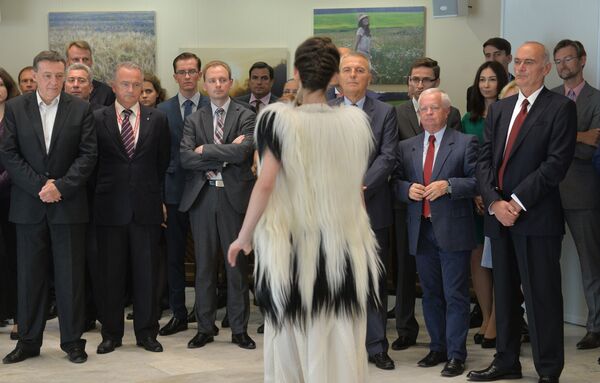 Коллекцию одежды из льна представили модели агентства Студия Тамара - Sputnik Беларусь