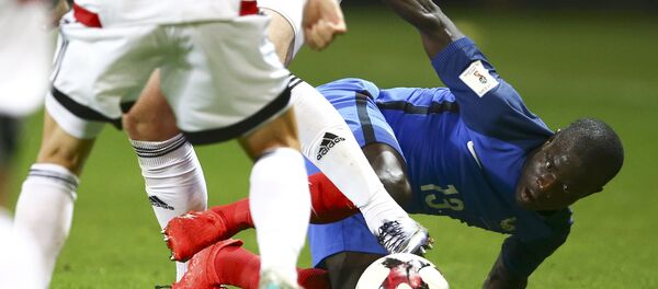 Нголо Канте на газоне Борисов-Арены Нголо Канте на газоне Борисов-Арены - Sputnik Беларусь