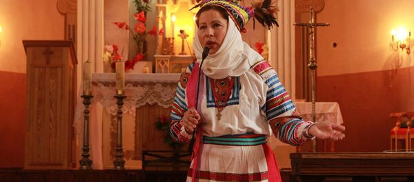 Этнограф Ларыса Мятлеўская ў строі свацці (Заходняе Палессе) Этнограф Ларыса Мятлеўская ў строі свацці (Заходняе Палессе) - Sputnik Беларусь