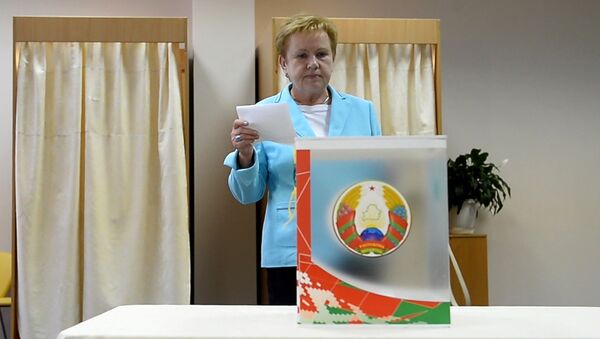 Видеофакт: глава ЦИК сделала свой парламентский выбор досрочно - Sputnik Беларусь