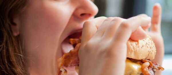 Первое, от чего стоит отказаться, если решили худеть - это фастфуд Первое, от чего стоит отказаться, если решили худеть - это фастфуд - Sputnik Беларусь