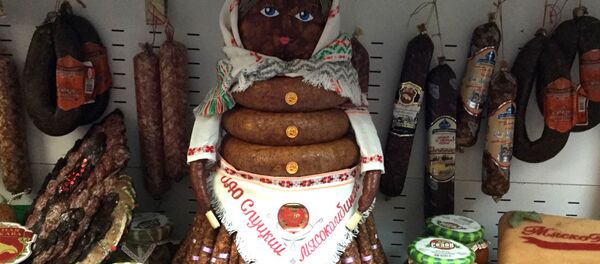 Кілбасная баба на выбарчым участку №1 Кілбасная баба на выбарчым участку №1 - Sputnik Беларусь