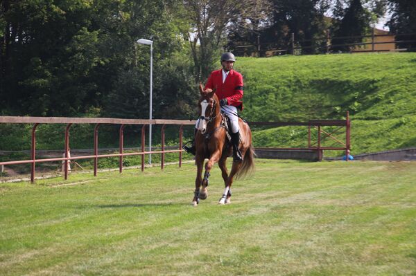 Всадники в знак траура выступали с черными повязками - Sputnik Беларусь