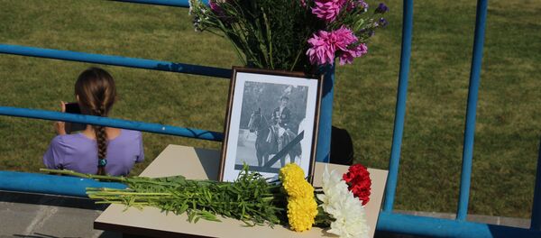 Цветы у траурной фотографии российского спортсмена Никиты Сотскова - Sputnik Беларусь