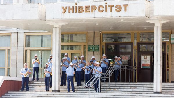 Оркестр на участке для голосования в Бресте - Sputnik Беларусь