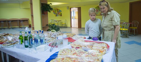 Буфет на выборах - обязательное место для посещения - Sputnik Беларусь