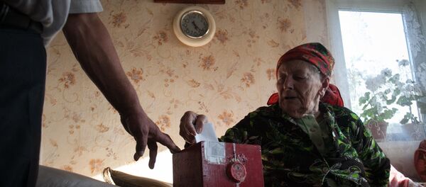Выездное голосование в деревнях Сморгонского района Гродненской области - Sputnik Беларусь