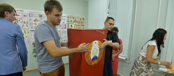 Члены выбаркама рыхтуюцца да падліку галасоў Члены выбаркама рыхтуюцца да падліку галасоў - Sputnik Беларусь