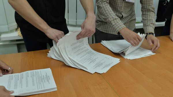Подсчет голосов на избирательном участке - Sputnik Беларусь