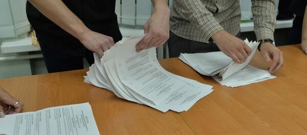 Подсчет голосов на избирательном участке - Sputnik Беларусь