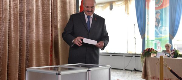 Президент Беларуси Александр Лукашенко на выборах, архивное фото - Sputnik Беларусь