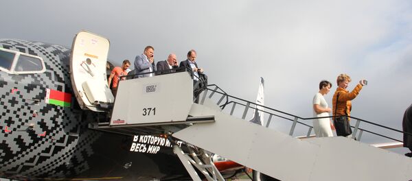 Белавиа запустила в аэропорт Жуковский черно-оранжевый танколет - Sputnik Беларусь