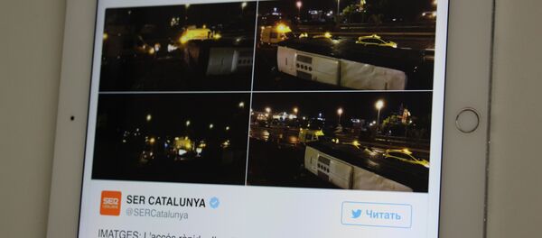 Перевернувшийся в Каталонии автобус - Sputnik Беларусь