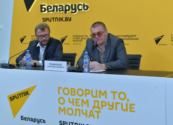 Политолог Александр Тиханский (справа) - Sputnik Беларусь