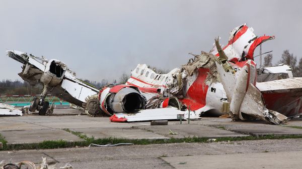 Обломки польского правительственного самолета Ту-154 на охраняемой площадке аэродрома в Смоленске, архивное фото - Sputnik Беларусь