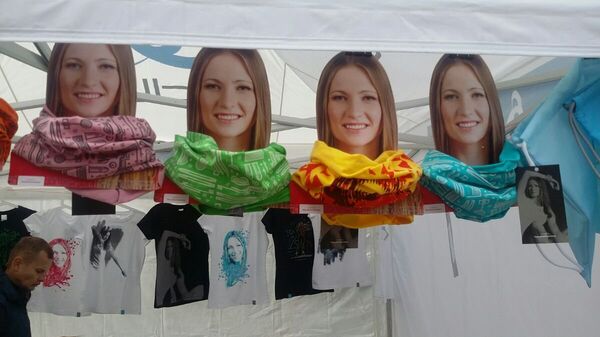 Часть вырученных средств от продажи одежды и сувенирной продукции пойдет на благотворительность - Sputnik Беларусь
