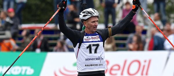 Россиянин Сергей Тарасов стал победителем масс-старта Гонки легенд - Sputnik Беларусь