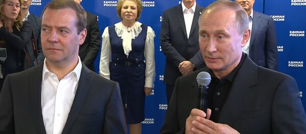 СПУТНИК_Путин и Медведев о результатах Единой России на выборах в ГД - Sputnik Беларусь