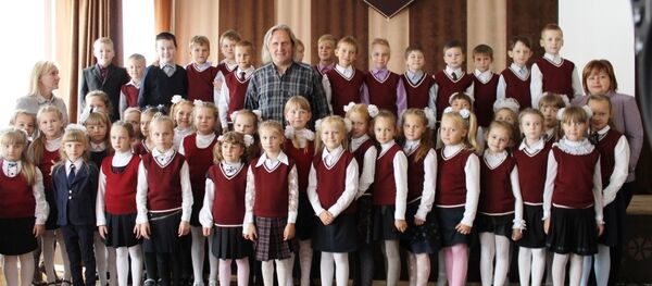 Юры Жыгамонт з удзельнікамі акцыі ў Баранавічах Юры Жыгамонт з удзельнікамі акцыі ў Баранавічах - Sputnik Беларусь