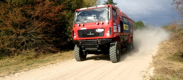 Что быстрее: МАЗ или Velcom? Что быстрее: МАЗ или Velcom? - Sputnik Беларусь