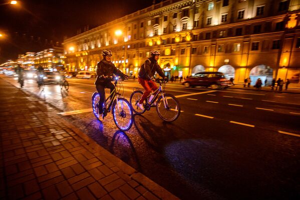 Шоу светящихся велосипедов Велосипедист, дай огня! - Sputnik Беларусь