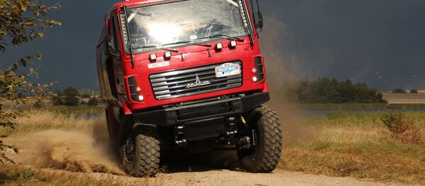 Гоночный МАЗ команды МАЗ-СПОРТавто штурмует бездорожье - Sputnik Беларусь