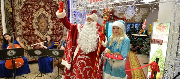 У ЦУМе адкрыўся навагодні кірмаш У ЦУМе адкрыўся навагодні кірмаш - Sputnik Беларусь