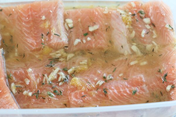 Стейк из семги с розмарином Стейк из семги с розмарином - Sputnik Беларусь