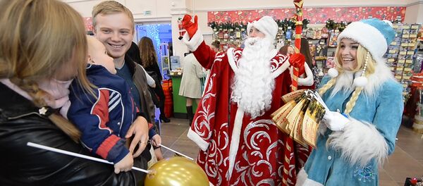 Новогодний базар открылся в минском ЦУМе за 100 дней до праздника - Sputnik Беларусь