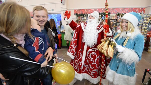 Новогодний базар открылся в минском ЦУМе за 100 дней до праздника - Sputnik Беларусь