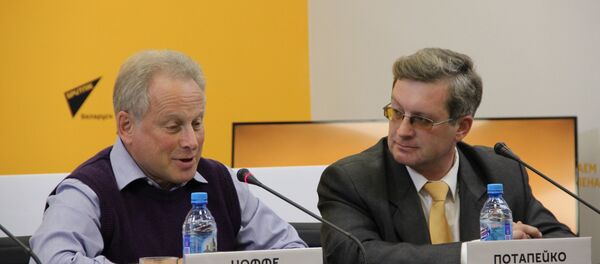 Политологи Григорий Иоффе и Павел Потапейко - Sputnik Беларусь