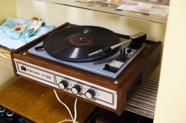 Такой проигрыватель еще остался у многих белорусов - Sputnik Беларусь