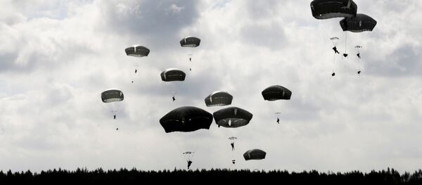 Американские десантники на учениях в Латвии Американские десантники на учениях в Латвии - Sputnik Беларусь