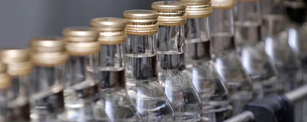 Конвейерная линия по произодству водки Конвейерная линия по произодству водки - Sputnik Беларусь