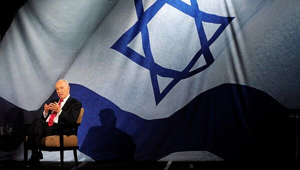 Президент Израиля Шимон Перес в Беверли Холлс (2012 год) - Sputnik Беларусь