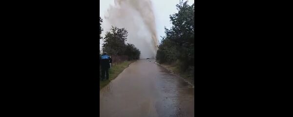 Видеофакт: фонтан воды недалеко от Гродно Азота - Sputnik Беларусь